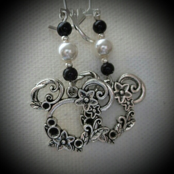 Mouse Tibet Silver Leverback Earrings - Picture 2 of 7